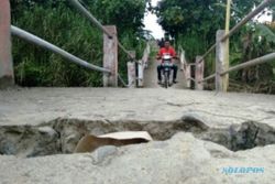 BENCANA DEMAK : Gara-Gara Banjir Bandang, Jembatan Terbelah
