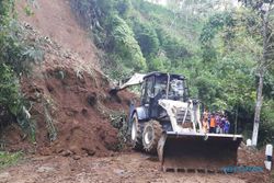BENCANA ALAM JATENG : Longsor di Lereng Gunung Merapi, Akses Jalan ke Boyolali Ditutup
