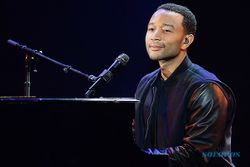 Tanggapan Bijak John Legend Saat Mendapat Perilaku Rasis dari Paparazi