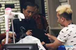 AGENDA PRESIDEN : Belanja Baju di Solo Square, Ini Alasan Jokowi Pilih Warna Biru…