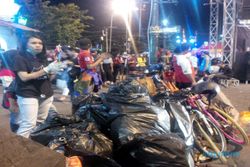 KISAH INSPIRATIF : Komunitas Jogja Garuk Sampah Sapu Bersih Malioboro