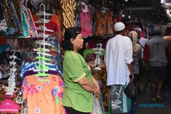 HAUL HABIB ALI SOLO : Batik dan Intip di Pasar Darurat Klewer Laris Manis