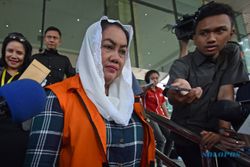 BUPATI KLATEN DITANGKAP KPK : Masa Penahanan Sri Hartini Kembali Diperpanjang 30 Hari