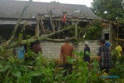 ANGIN KENCANG WONOGIRI : Puting Beliung Rusak Empat Atap Rumah Warga di Bulukerto