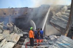 KEBAKARAN SUKOHARJO : Setelah 8 Jam, Api di Pabrik Tripleks Nguter Akhirnya Padam