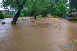 BANJIR PONOROGO : Hujan Picu Genangan di Balong, Rumah Warga Kemasukan Air