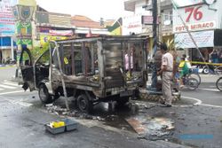 KEBAKARAN MADIUN : Bawa Pertalite 90 Liter, Mobil Boks Terbakar di Perempatan Tugu