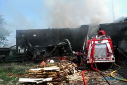 KEBAKARAN SUKOHARJO : 9 Gedung Pabrik Tripleks di Nguter Terbakar, Kerugian Rp1 Miliar