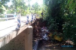 BENCANA PONOROGO : Jembatan Antardesa di Sampung Rusak Diterjang Banjir Bandang