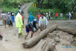 BENCANA PONOROGO : Hujan & Angin Picu Longsor, 1 Rumah di Slahung Jebol Tertimpa Material