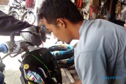 DEMAM TELOLET : Klakson Telolet di Pasar Klithikan Solo Laris Manis