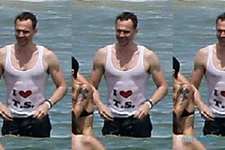 Tom Hiddleston Jelaskan Makna Kaus I Love T.S.