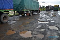 JALAN RUSAK JATENG : Perbaiki Jalur Pantura, Kementerian PUPR Janji Tambah Personel