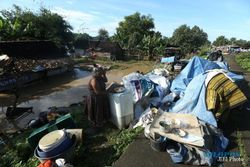 BANJIR SOLO : 158 Keluarga di 2 Kecamatan Mengungsi ke Tanggul