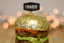 KISAH UNIK : Kios Ini Jual Burger Lapis Emas