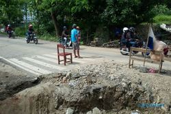 BENCANA PONOROGO : Tanah Gerak di Tugurejo Kian Parah, Jalan Ponorogo-Pacitan Rusak Berat