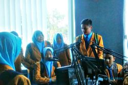 KUNJUNGAN MEDIA : Pelajar SMK Muhammadiyah 1 Sukoharjo Kunjungi Griya Solopos