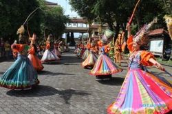 Ikut Parade Chingay, Lurik Klaten Dipromosikan di Singapura