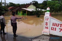 BANJIR KARANGANYAR : Daleman Digenangi Banjir, 10 Keluarga Mengungsi di Tanah Lapang
