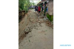 LONGSOR SUKOHARJO : Tanah Retak Pascalongsor di Sanggang, 2 Rumah Terancan Ambruk