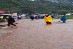 BENCANA JATENG : Sungai Serayu Meluap, Kawasan Wisata Dieng Banjir