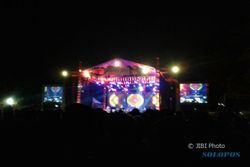 KONSER MUSIK : Malam Ini Sheila On 7 di Manahan Solo, 8.000 Penonton Membiru