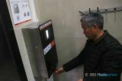 TEKNOLOGI TERBARU : Canggih! Ambil Tisu Toilet Umum di Tiongkok Harus Scan Wajah