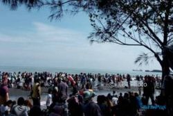 WISATA KENDAL : Pengunjung Duga Ada Pungli di Pantai Ngebum