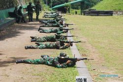 KODAM DIPONEGORO : Prajurit Pendam Latihan Menembak