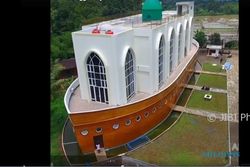 KISAH UNIK : Wah, Ada Masjid Berbentuk Kapal di Ngaliyan
