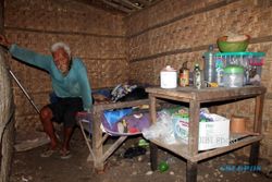 Pria Usia 110 Tahun Hidup Sendirian di Gubuk Pinggir Sawah Sragen