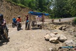 INFRASTRUKTUR WONOGIRI : Awas, Jalan Provinsi Purwantoro-Pacitan Ambles