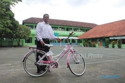 KISAH INSPIRATIF : Guru MTs Klaten Ini Urunan Beli Sepeda untuk Murid Tak Mampu