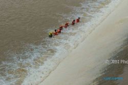 ORANG TENGGELAM KARANGANYAR : Remaja Hanyut di Sungai Cemoro Belum Ditemukan