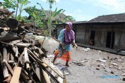 KISAH TRAGIS : Rumah Nenek Hidupi 3 Cucu di Klaten Kini Tak Lagi Punya Rumah