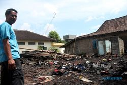 KEBAKARAN SRAGEN : Rumah Gakin Terbakar, UPTPK Beri Bantuan Rp5 Juta