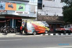 PARKIR SEMARANG : Trotoar Ambarawa untuk Parkir, Netizen Geram