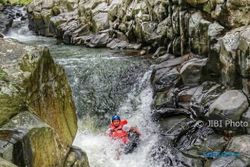 WISATA KENDAL : Tubing di Genting, Wisata Alam Pemacu Adrenalin
