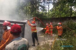 KEBAKARAN WONOGIRI : Bakar Sampah, Tumpukan Ban Bekas di Bengkel Ikut Terbakar