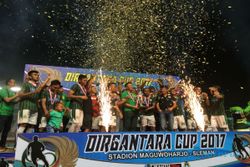 DIRGANTARA CUP 2017 : Kalahkan Cilegon United 2-0, Persebaya Jadi Juara