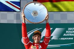 FORMULA ONE 2017 : Ferrari Sodori Kontrak 3 Tahun ke Vettel