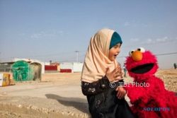 KISAH UNIK : Sesame Street Hibur Anak Korban Perang Suriah