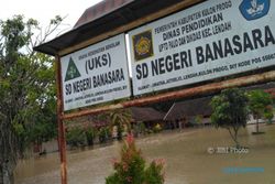 BENCANA KULONPROGO : Hujan Deras, SD Banasara Terendam Air