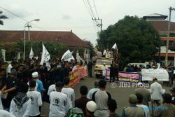 Tuntut Kasus Social Kitchen Disidang di Solo, Ratusan Orang Demo di Kejari