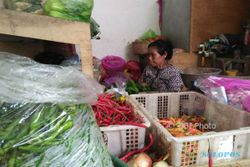 HARGA KEBUTUHAN POKOK : Sayuran Fluktuatif, Daging Ayam Capai Rp30.000