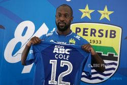 LIGA 1 : Tampil Jeblok, Carlton Cole Terancam Dipecat Persib Bandung