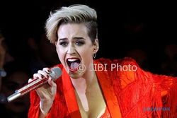 Dicerai Orlando Bloom, Penampilan Katy Perry Mendadak Mirip Miley Cyrus