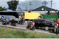Bus Lawan Arus di Jalan Solo-Sragen Picu Kemarahan Nertizen