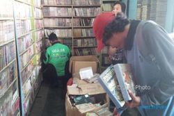 HOBI BACA : Kios di Pasar Buku Semarang Ini Sediakan Juga Komik Lawas...