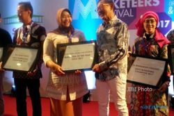 Pemkab Sragen dan Bupati Yuni Diganjar Penghargaan The Best Marketeer 2017